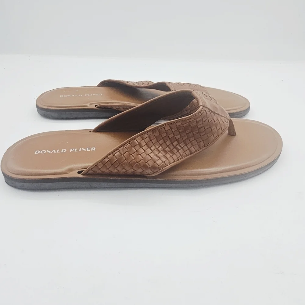 Donald J Pliner Palmer Calf Leather Flip-Flops Saddle/Cognac Size 12M NWOT